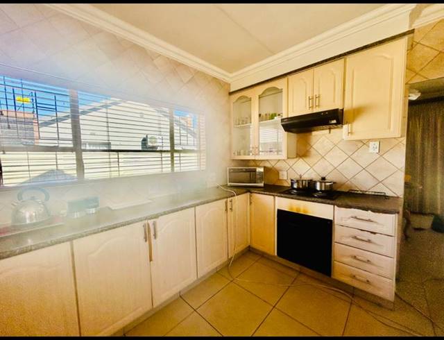 3 BEDROOM HOUSE FOR SALE IN VANDERBIJLPARK SE 6